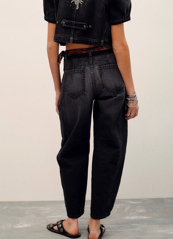 106 Jean Barrel Black